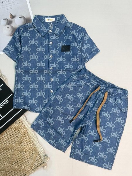 ازرق جينز فاتح